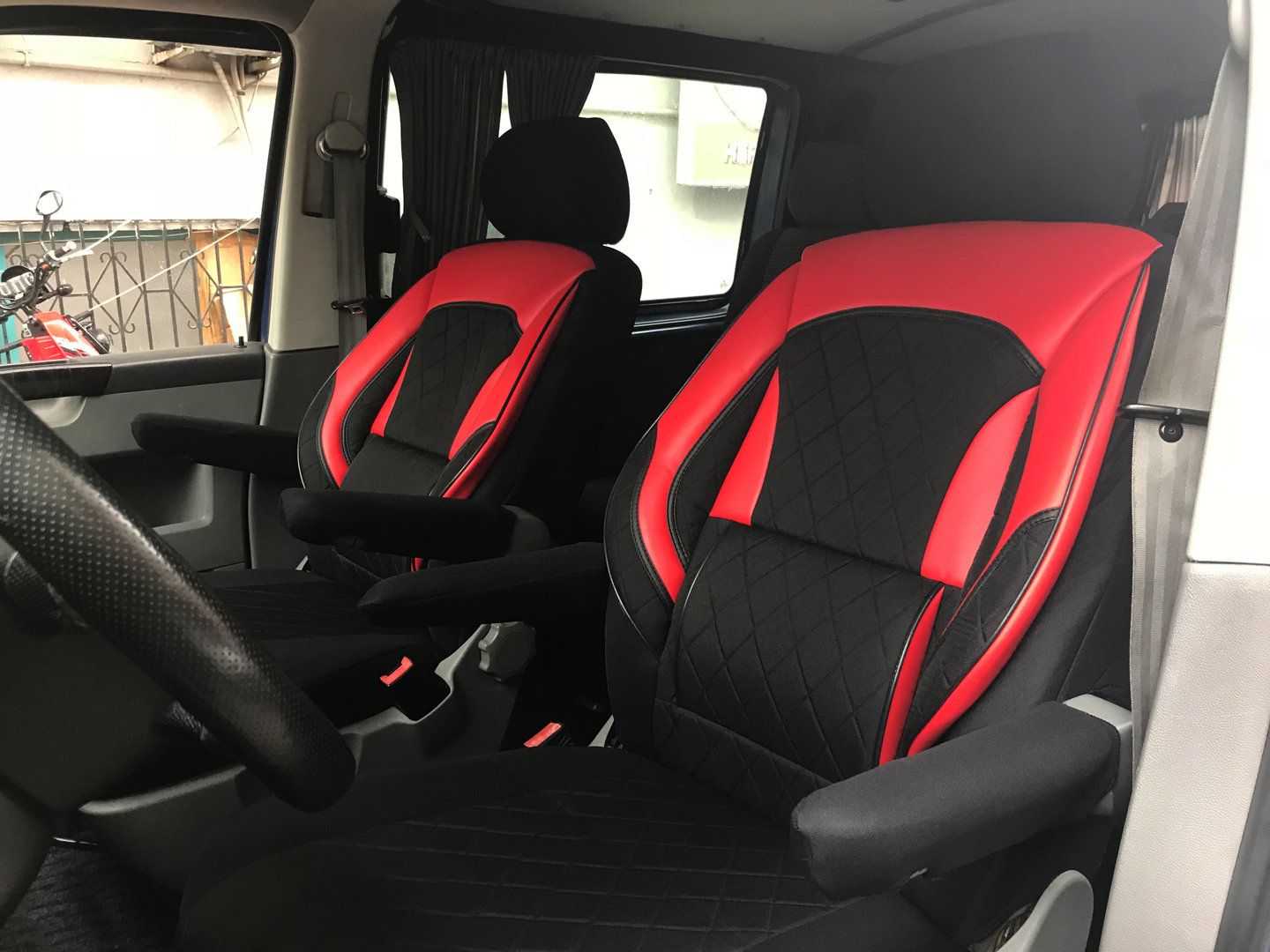 Sitzbezüge für zwei Einzelsitze 4 Armlehne passend für Mercedes Sprinter W906